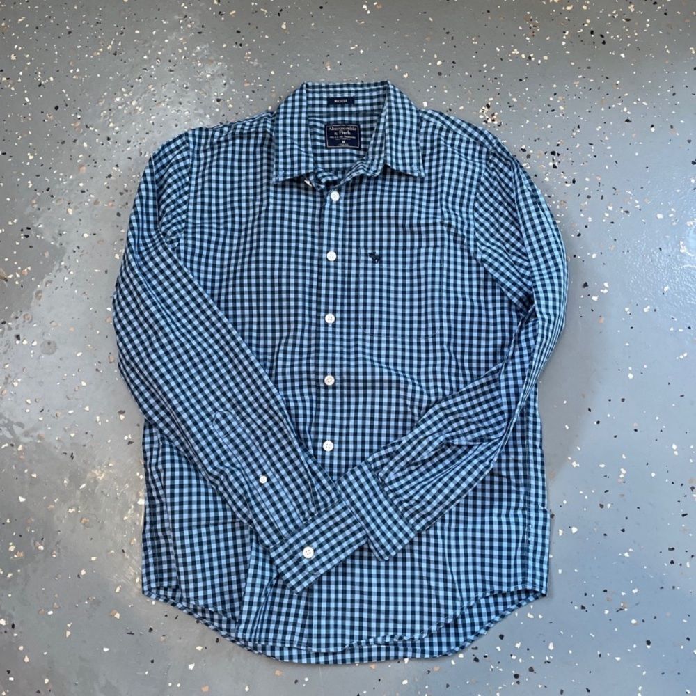 Abercrombie button down M muscle‎